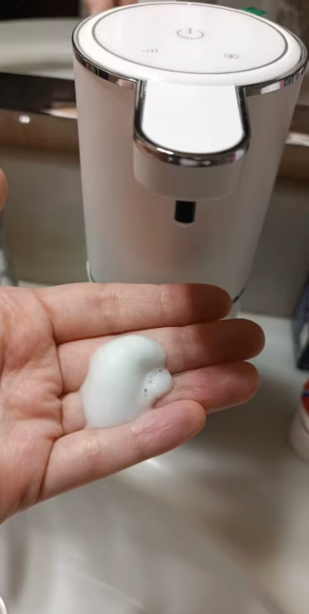 Charger la vidéo : &lt;p&gt;Cette vidéo détaillée illustre comment utiliser notre distributeur automatique de savon de la meilleure manière. Simplifiez votre routine de lavage des mains ! &lt;/p&gt;